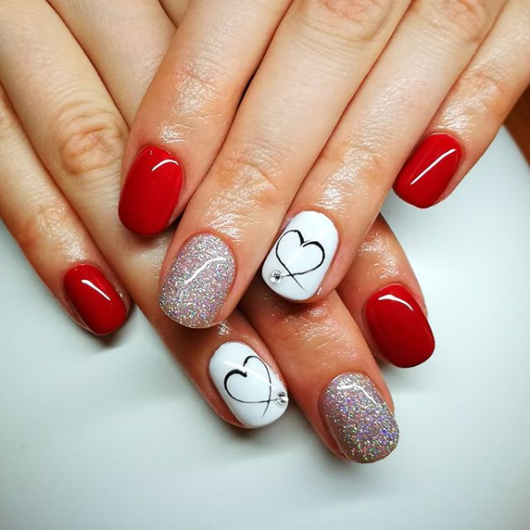 diseño de uñas del día de san valentín