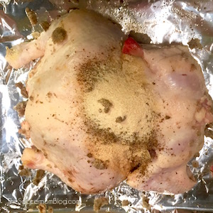 ¡Es tan fácil hacer un suculento y delicioso pollo asado en casa, y es mucho más barato que comprarlo precocido en el supermercado!