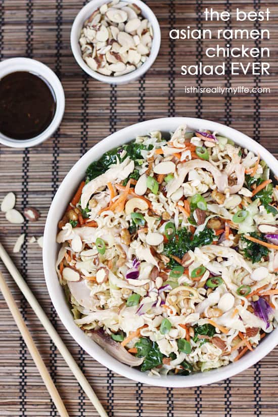 La mejor ensalada asiática de ramen con pollo: ¡aumenta el sabor y los nutrientes de la ensalada asiática de ramen con 6 superalimentos, pollo asado y una salsa para morirse!