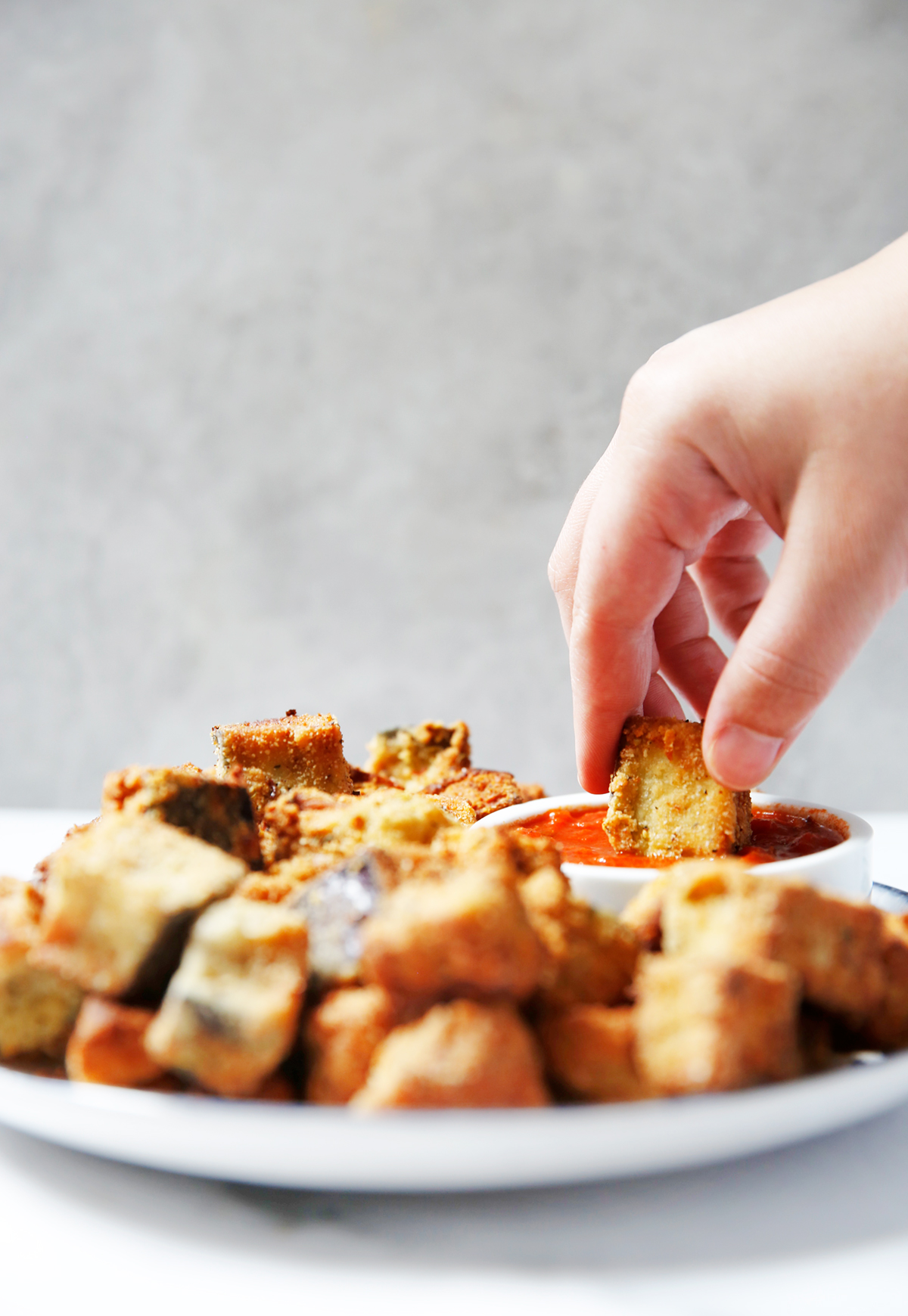 Berenjenas a la parmesana bañadas en salsa marinara