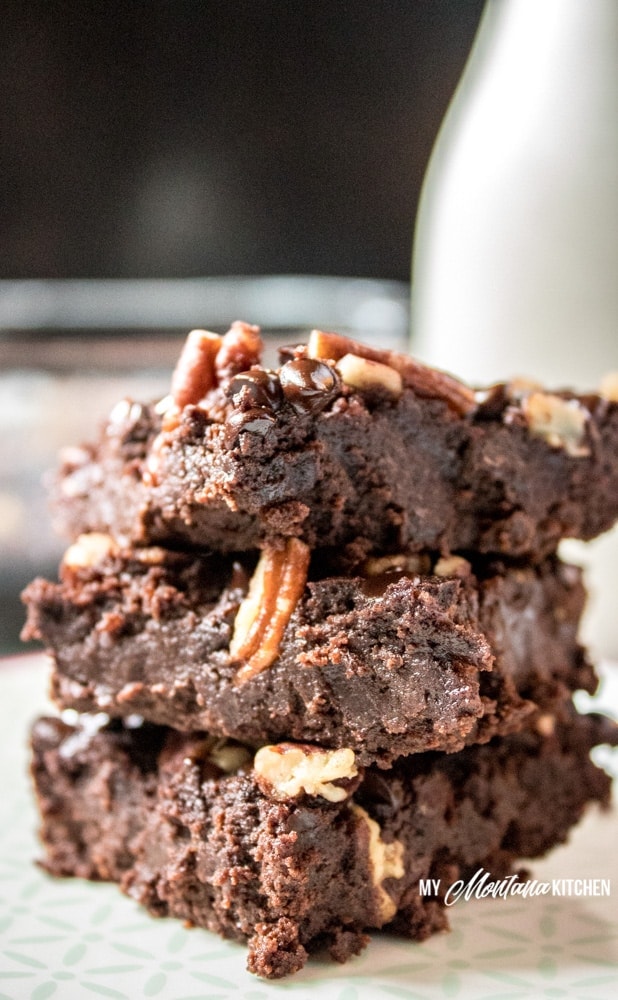 Brownies bajos en carbohidratos con chispas de chocolate y nueces