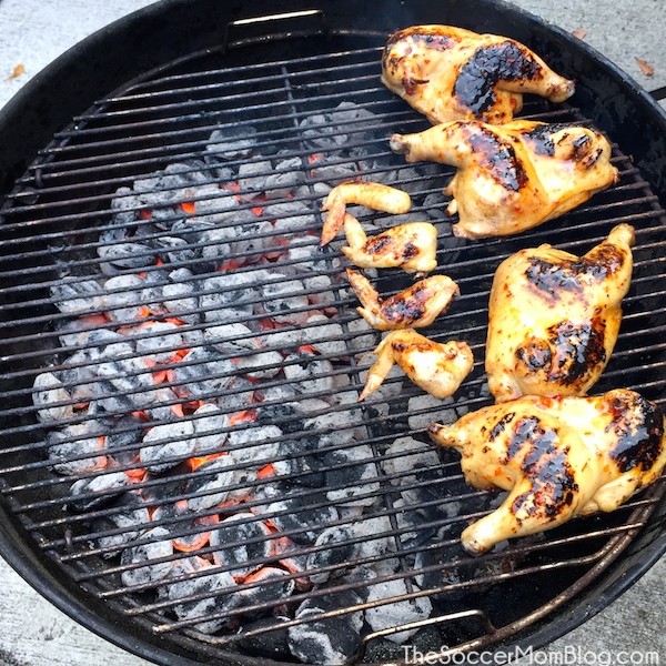Anuncio: ¡Nunca has tenido gallinas de Cornualles como estas! Dulce, ahumado, con un toque especiado: ¡de la parrilla del jardín a la mesa en 30 minutos! #JuicyGrilledCornish