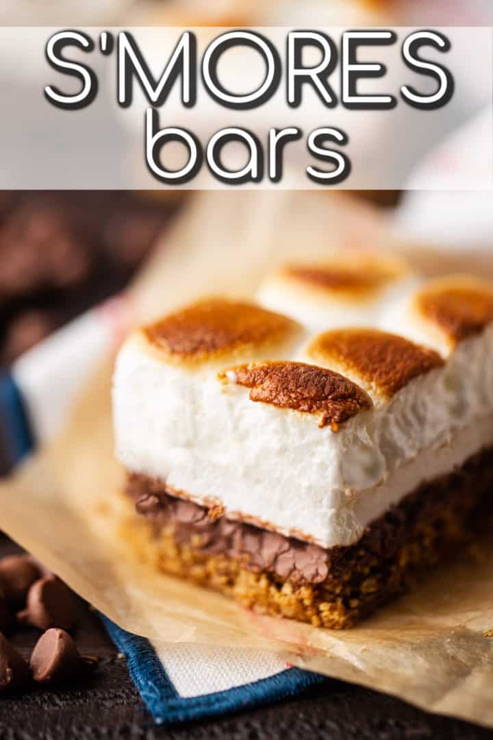 Primer plano de una barra de s'mores con una superposición de texto encima que dice "Bar S'mores."