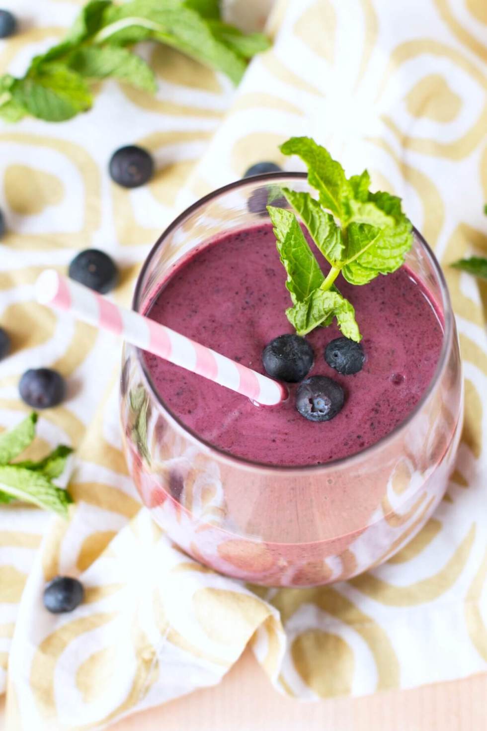 jugo de menta y arándanos