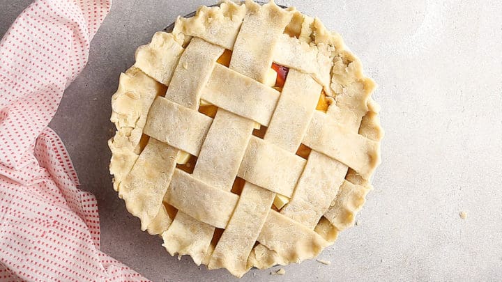 Imagen aérea de un pastel de celosía sin hornear.
